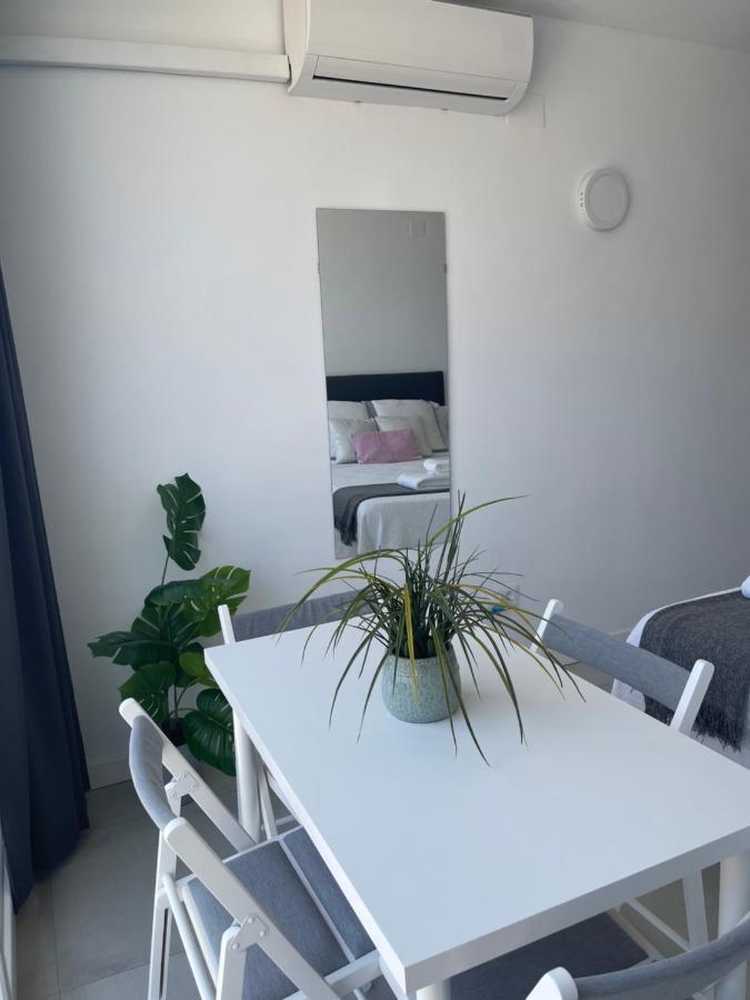 Apartamento Con Vistas Al Mar A Metros De La Playa Carihuela Soleil Apartman Torremolinos Kültér fotó